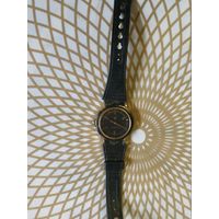 Часы наручные  с ремешком CARDINAL . В ремонт,коллекцию,на запчасти. Состояние на скане.