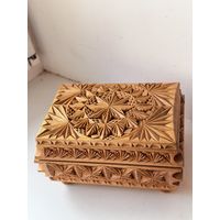 Шкатулка резная.