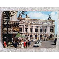 Франция, Париж. Опера и кафе Мира