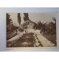 Барельеф Ленина на Красных камнях. Кисловодск. Чистая. Почтовая карточка 1920е - 1930е годы.Общий вид.