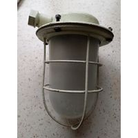 Уличный фонарь, светильник.