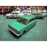 ВАЗ-2102 цвет кипарис, постномер, но еще с обратным винтом. Пятничный вечер в зеленых, синих, голубых и серых тонах.