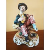 Capodimonte фигурка Бродяга отдыхает на скамейке.