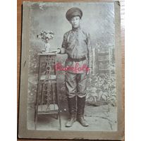 1910-е Кабинет-портрет юноша типажи ретро студийное фото