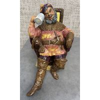 Винтажная фарфоровая статуэтка Толстяк с кружкой пива Англия Royal Doulton 2162 Foaming Quart 1954 год. 13.5 х 15 см