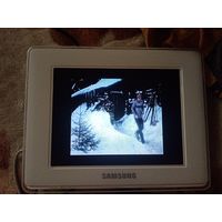 Цифровая фоторамка Samsung SPF-83V