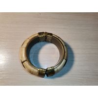 Винтажный браслет-манжета, изготовленный из кости и латуни, выполненный в этническом стиле, есть дефекты.