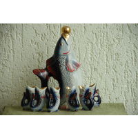 Статуэтка фарфоровая " Рыбка- графин + 6 рыбок "   ( Городница )  целые