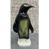 Фарфоровая статуэтка Пингвина Royal Dux. Чехословакия. 1960 год. Высота 15 см.