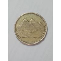 Египет 5 пиастров 1984 года .