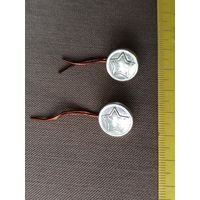 Два гузікі з вусікамі з фуражкі адным лотам з аднаго рубліка, кр-86 к-37 (3358)