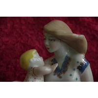 Статуэтка фарфоровая " Материнство "  ЗХК Полонне   17 см  целая