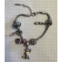 Серебряный браслет 925 пробы с шармами .  Вес 24.4 грамма