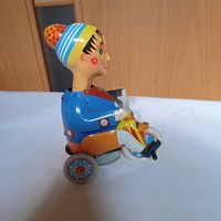 Игрушка из жести инерционная СССР