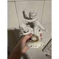 Путти с мячом Германия фарфор