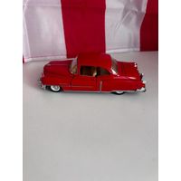 Модель 1:43 kinsmart cadillac series 62 1953