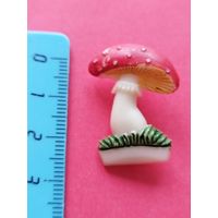 Брошка пластиковая. Грибок. С рубля. Без минимальной цены.