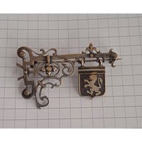 Брошь с гербом старая