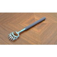 Приспособление телескопическое для снижения дискомфорта последствий зуда в труднодоступных фрагментах тела BEAR CLAW!