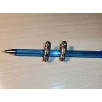 Металлические серьги с вставками, клейм нет, замки рабочие.