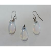 Серьги и кулон "Лунный камень" 70-80-е годы Европа. Размер камня 1.2-2.3 см.