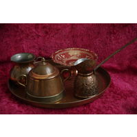 Набор медно- латунный с лужением 5 предметов . ( сахарница +молочник  + турка + вазочка + поднос )