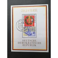 ГДР 1969 Блок Mi.28 с маркой "20 лет ГДР" (гашение, с клеем без наклеек) марка Mi.1507 каталог 6.00 евро