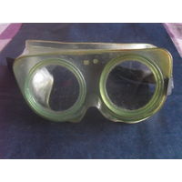 Очки защитные.