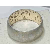 Старинное обручальное кольцо , алюминий . С рубля .
