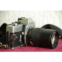 Фотоаппарат  пленочный " MINOLTA  SRT101  с объективом  135 мм ;  1 : 3,5  "    Япония  ( рабочий )