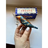 Механическая заводная игрушка Зяблик производства СССР