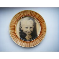 Редкое панно из СССР. Мальчик очень похож на В. Путина. Диаметр 23,5см.