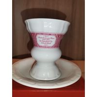 Фарфоровый кубок с блюдцем, высота 12.5 см., Германия, без сколов и трещин.