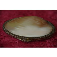 Шкатулка перламутровая  ( 9,5 см х 12 см , высота 4 см )