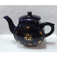 Чайник фарфоровый на 0.5 литра 70-80-е годы СССР. Гжель. Высота 13.5 см.