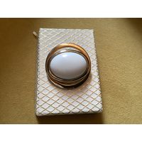 Брошь Avon молочное стекло Англия винтаж клеймо
