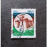 Марка Италия 1980 год Замок
