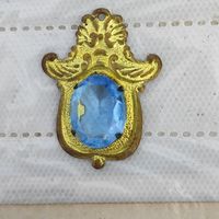 Кулон, бронза, позолота, стекло.