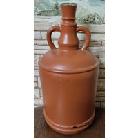 Винный штоф-кувшин в виде греческой амфоры.