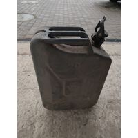 Старая канистра