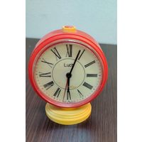 Винтажный будильник луч , заводиться идет , будильник звенит , только бывают отходят . То не проводилось