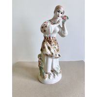 СТАТУЭТКА ФАРФОРОВАЯ " ДЕВУШКА С КАЛИНОЙ ". 25*10*9 СМ. ЗХК ПОЛОННОЕ. ПЕРВЫЙ СОРТ !СМ.ФОТО, КЛЕЙМО И ОПИСАНИЕ.