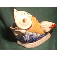 Фарфоровая статуэтка-салфетница, карандашница Рыба . СССР, Коростень