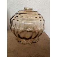 БОЛЬШОЙ плафон. Люстра. Есть небольшая щербинка, на фото указана. Диаметр по окружности 30 см.