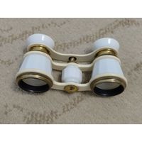 Бинокль театральный СССР в кожаном футляре