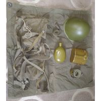 Вещмешок, плащ-палатка, шлем, фляга, котелок, ремень