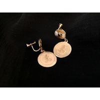 Серьги клипсы с гравировкой буква А