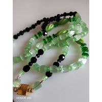 Бусы винтажные. Зелёное сатиновое стекло.