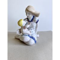 СТАТУЭТКА ФАРФОРОВАЯ "МАТЕРИНСТВО. МАТЬ И ДИТЯ".  17*15*12 СМ. ПОЛОННОЕ. СМ.ФОТО И ОПИСАНИЕ.