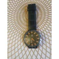 Часы наручные с ремешком. ТИКАЮТ. Состояние на скане. В коллекцию,ремонт,на запчасти.